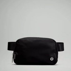 *NWT*  Lululemon Everywhere Belt Bag - Black